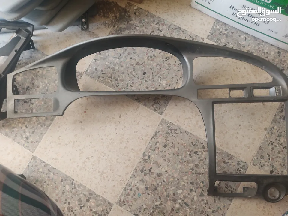 قطع مستعمله و اكسسوارات مختلفة للسيارات