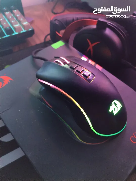 ماوس REDRAGON COBRA FPS معروفه استعمال خفيف اخت الجديد للبيع مع سماعه هايبر اكس كلاود 2 سلك