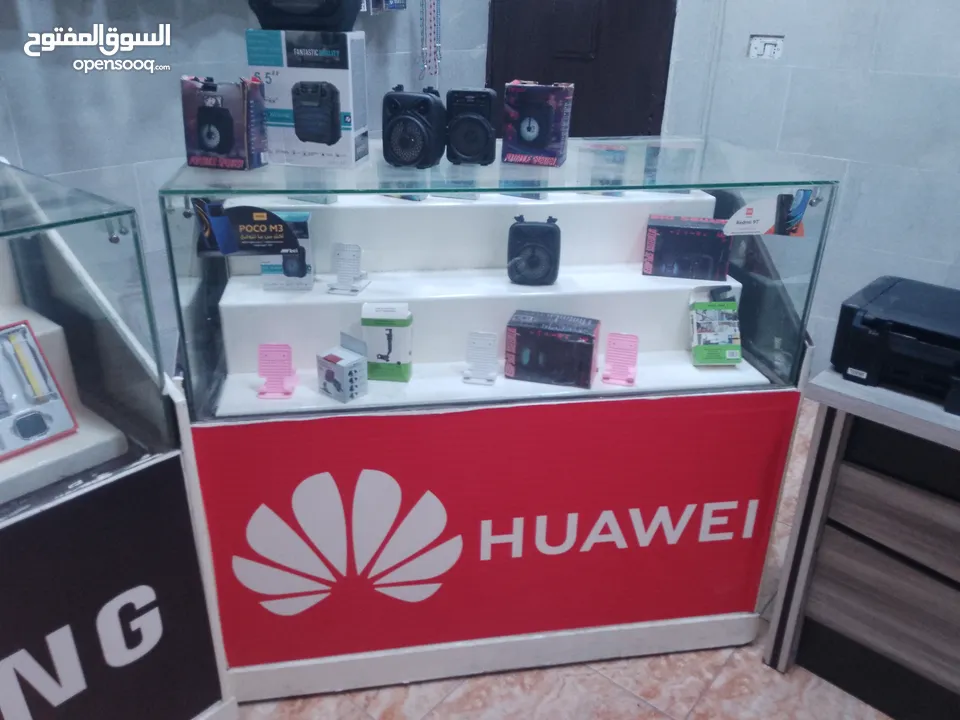 بضاعة محل إتصالات