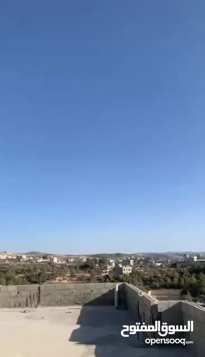 بيت مستقل للبيع/ثلاث طوابق مساحة البناء 1.32 م مساحة الأرض دونم و 32 متر مربع