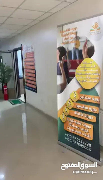 سوبر ديلوكس ، تجاري الطابق الثالث  مساحة 100متر  يصلح لكافة المصالح التجاريه