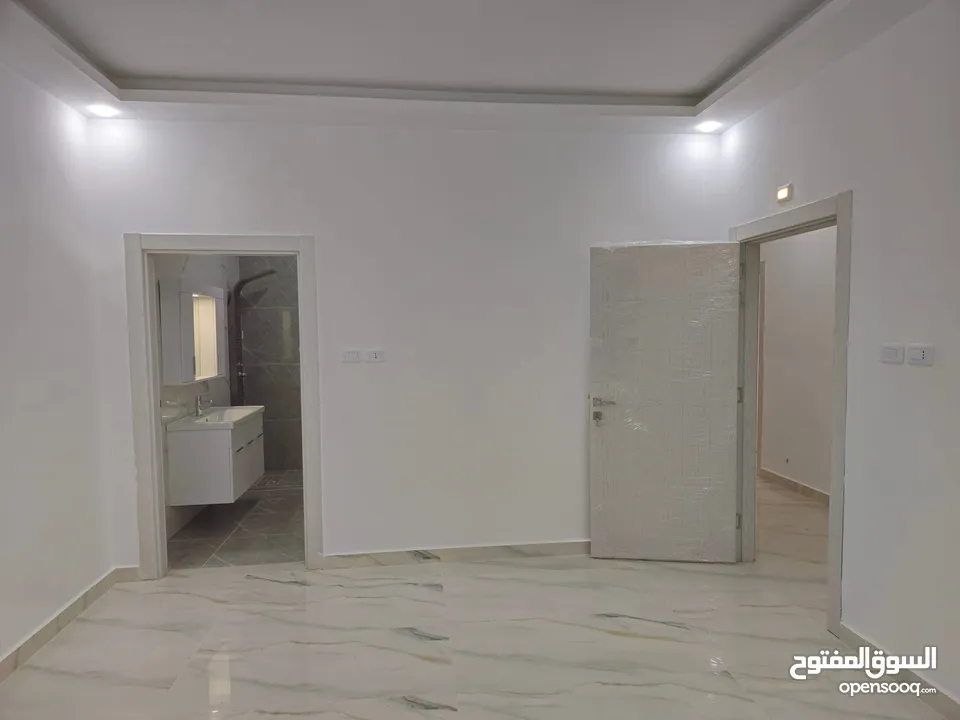 شقق سكنية للبيع / الكرك - الوسية / متوفر شقق في جميع الطوابق / تشطيبات ديلوكس و بأسعار منافسة.
