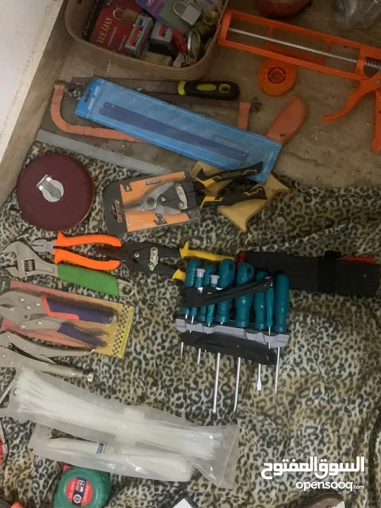 مواد بناء وعدد كهربائية للبيع بداعي السفر    مستعجل