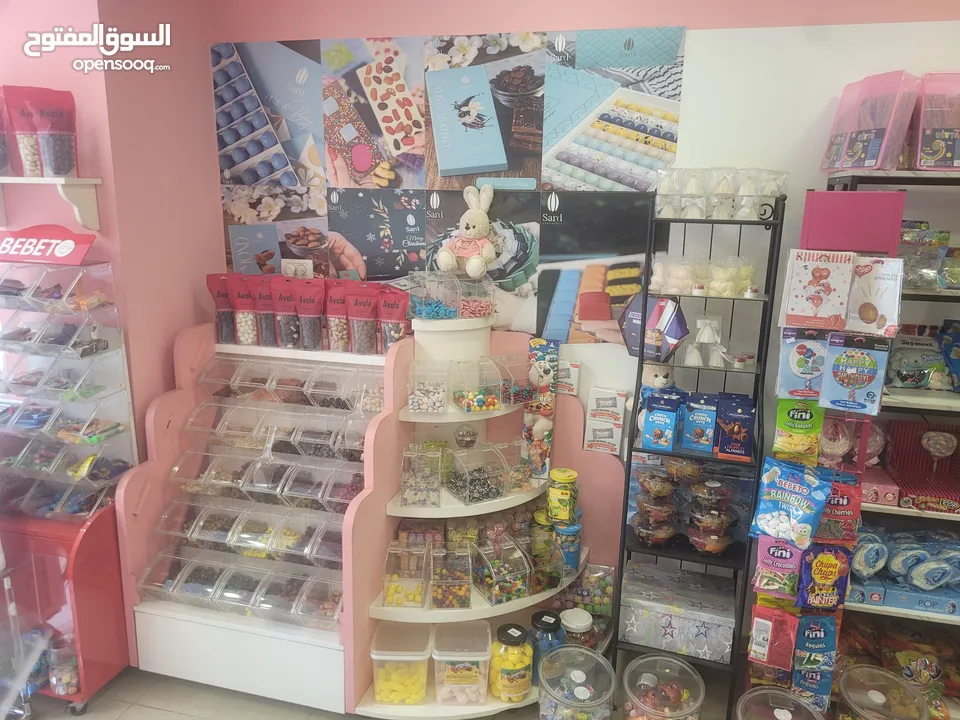 محل شوكولاته وعصائر ومناسبات لبيع كامل بالبضاعه والاجهزة