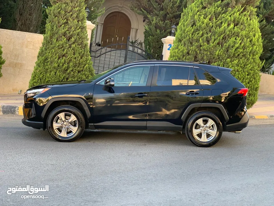 تويوتا راف فور 2023 XLE فل كامل أعلى صنف مع فتحة جمرك اليوم بحالة الوكالة
