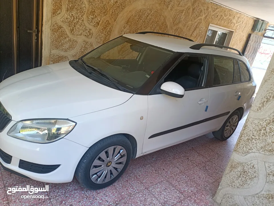 سيارة نضيفه منفوضه افحص وين ما بدك