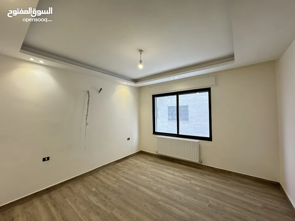 شقة طابق ارضي للبيع مساحة 240م باجمل مناطق خلدا (مشروع 113)