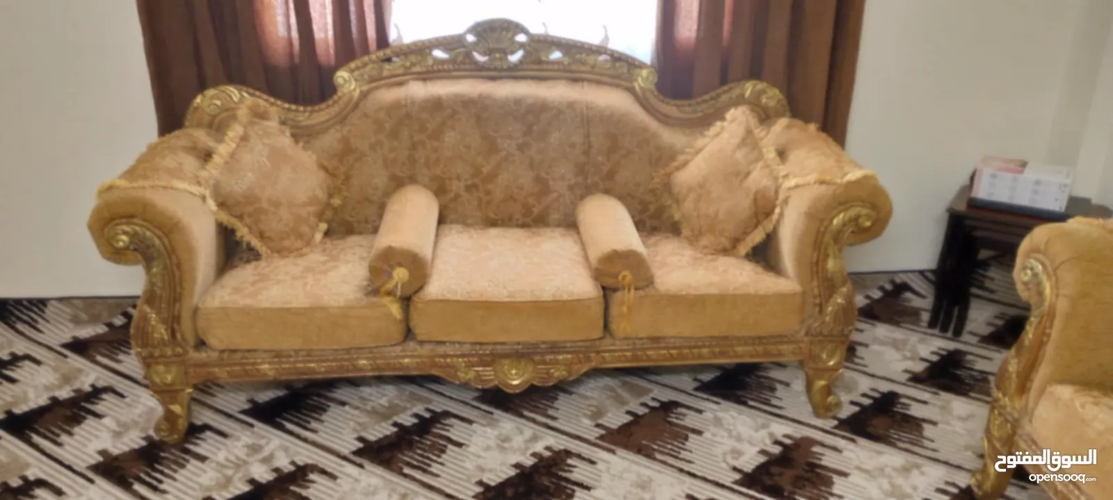 طقم كنب زان سبع مقاعد بحالة ممتازة
