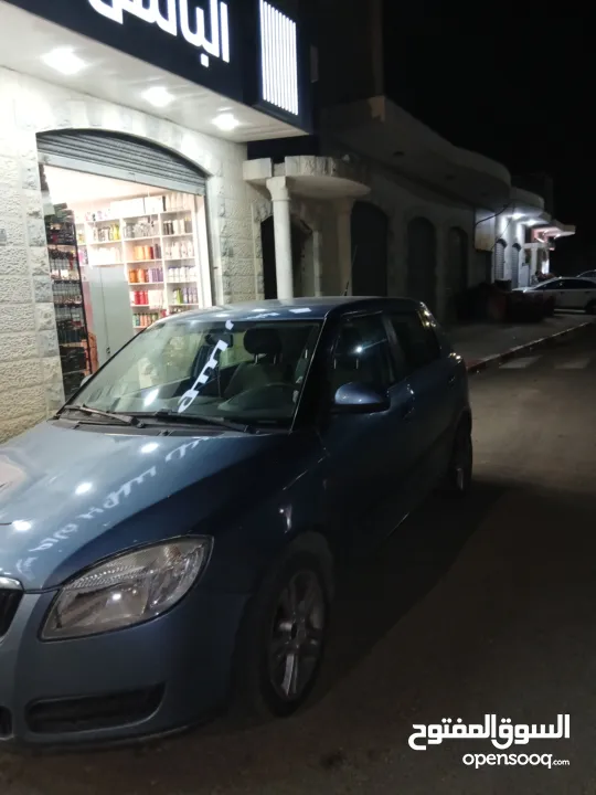 سيارة نظيفة خالية من الحوادث