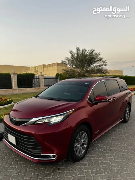 2021 Toyota Sienna XLE Hybrid