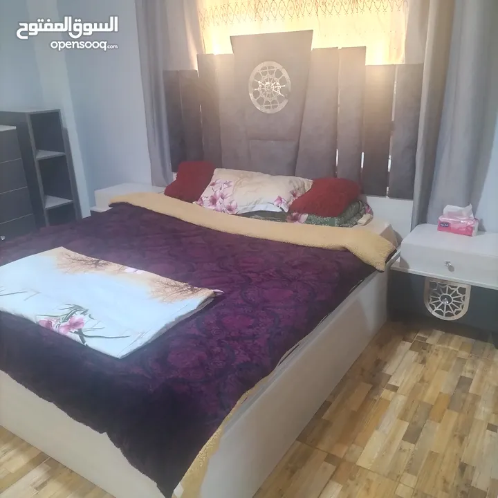 غرفة نوم خشب ثقيل