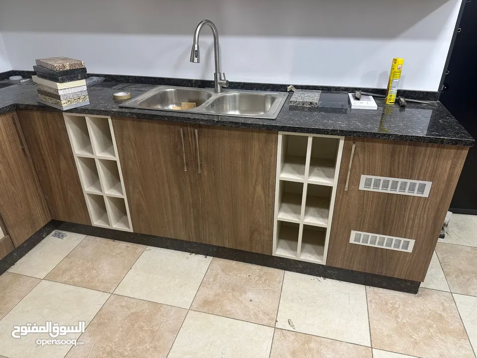 مطبخ جديد غير مستخدم  مقاس 3 * 3 من دون الرخامات