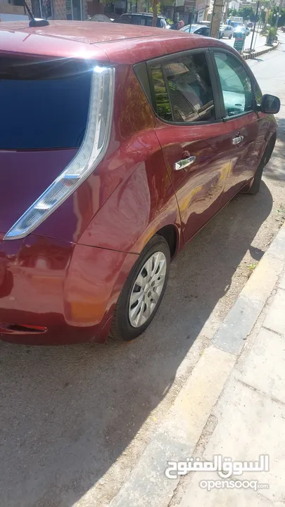 نيسان ليف2015 مدخلين شحن فحص مرفق بالصور ترخيص ترخيص طويل 9 بار اصلي