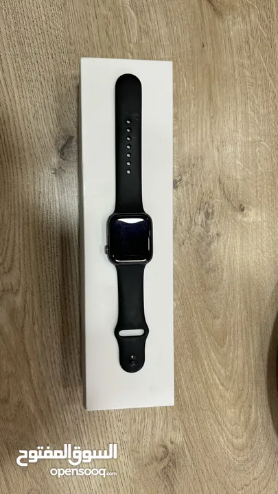 ساعة أبل الإصدار الخامس Apple Watch Series 5 بحالة ممتازة