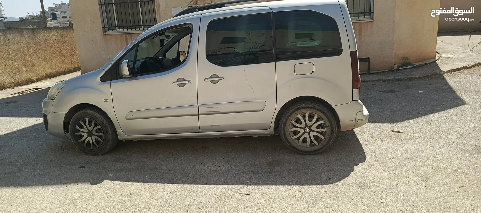 بيجو بارتنر 2017 نضيفة 6+1
