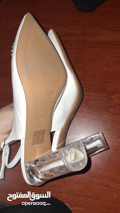 كعب نسائي شبه جديد