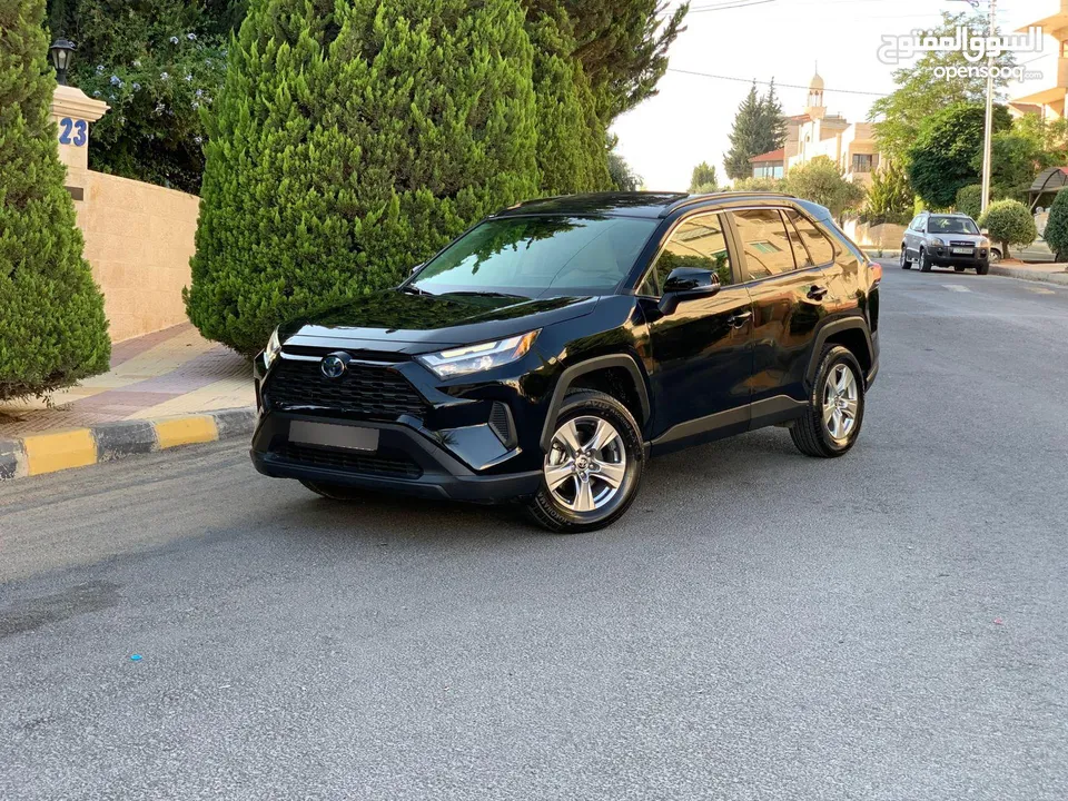 تويوتا راف فور 2023 XLE فل كامل أعلى صنف مع فتحة جمرك اليوم بحالة الوكالة