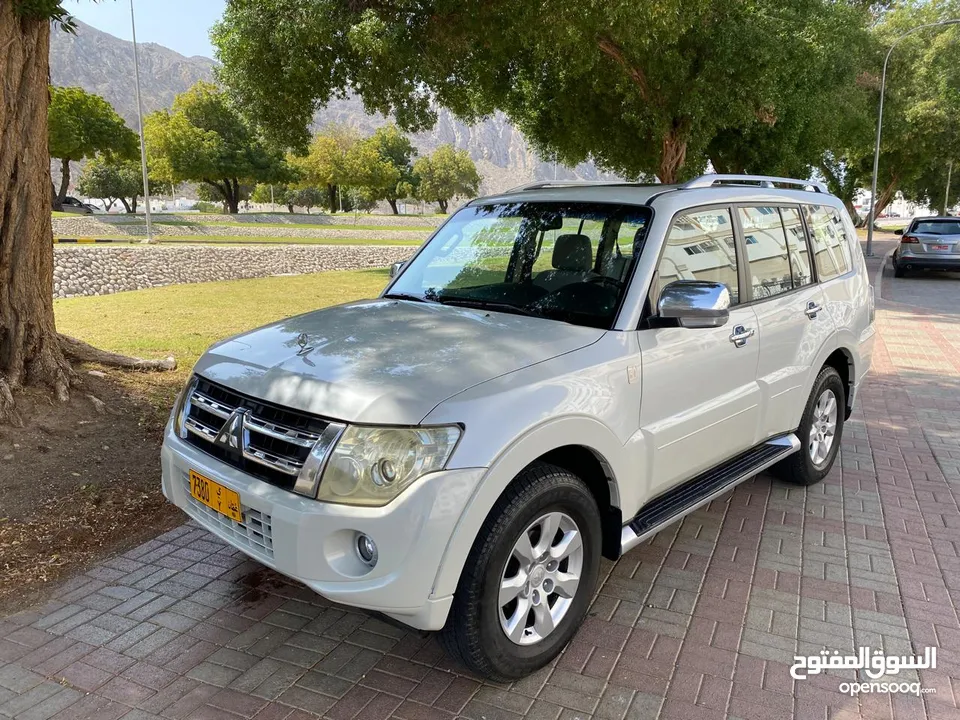 Mitsubishi Pajero GLS 2012 Oman vehicle For sale