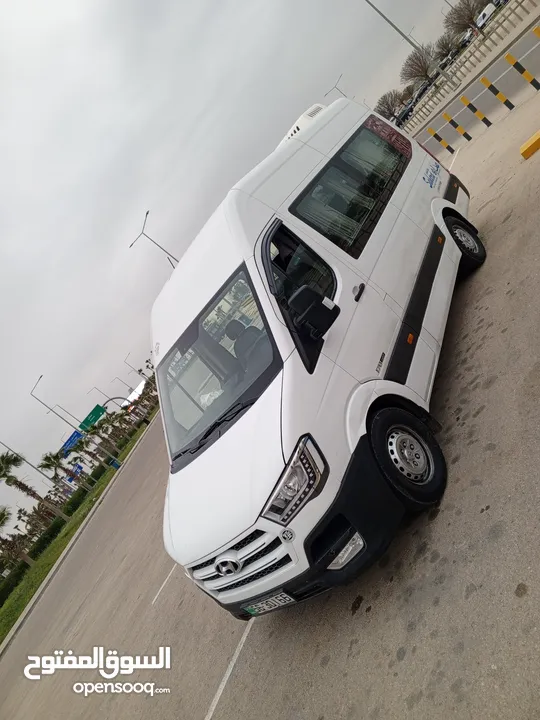 هونداي H350 لون ابيض