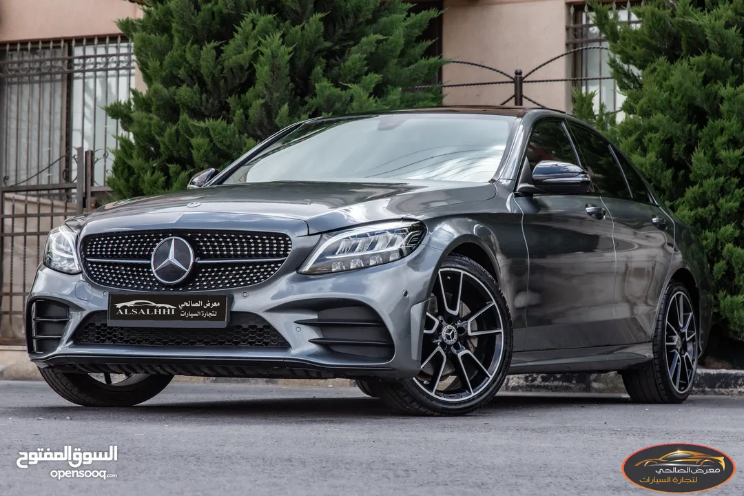 Mercedes C200 2019 Mild hybrid Amg kit Night Package   السيارة وارد الشركة و قطعت مسافة 83,000 كم