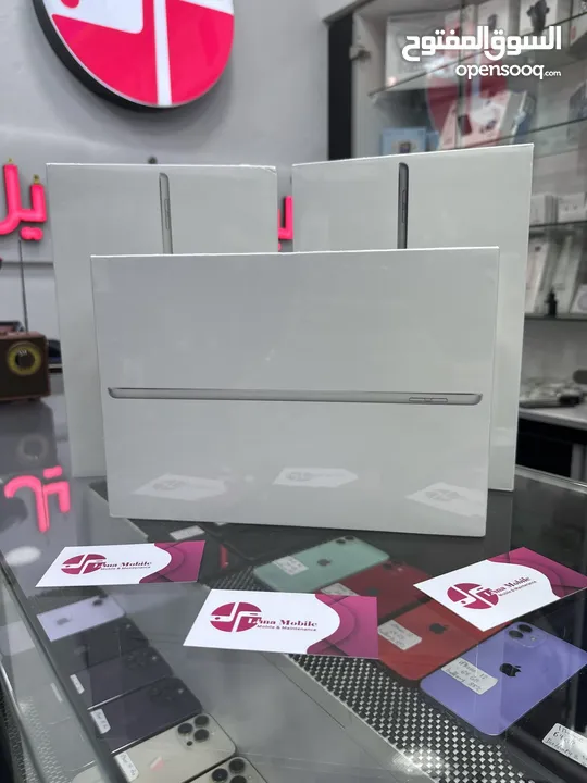 Apple ipad (9th Generation) 9 ايباد   64GB  متوفر باللون السكني و السلفر  جديد مسكر بالكرتونة كفالة