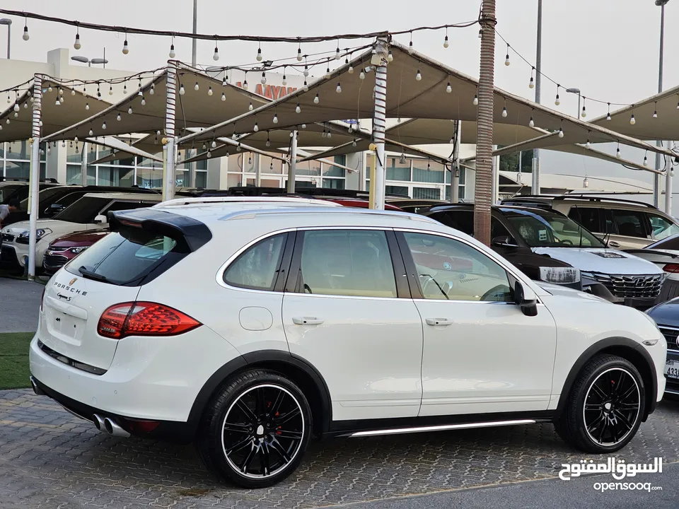 Porsche Cayenne 2011 GCC/ v8 / full option perfect condition