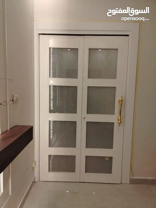 ابواب خشبيه داخليه و خارجيه بتصاميم حديثه وفاخره وعصريه جميع الانواع دهان  او تلبيس pvc  وقشره بلوط