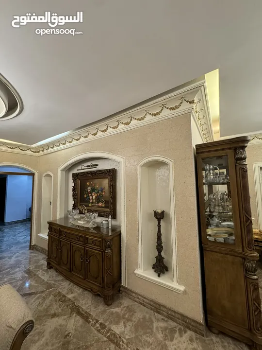 شقة مميزة للبيع في ضاحية الرشيد / شارع الجامعة