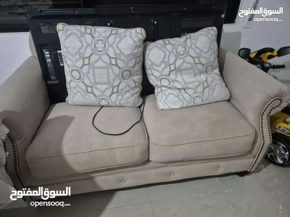 طقم كنب اشلي من السعودية لون بيج