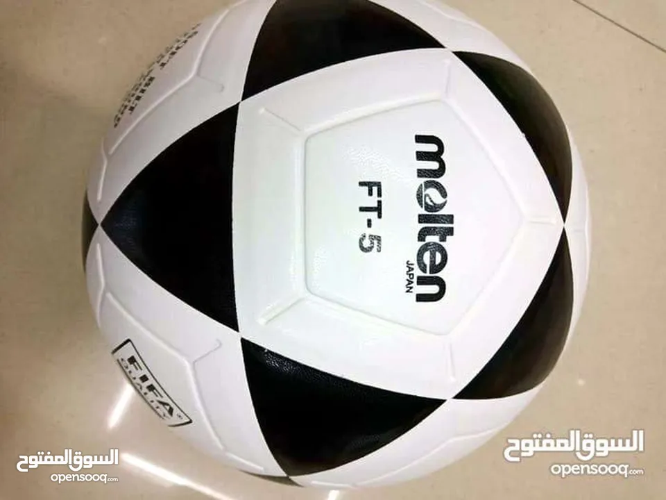 جميع أنواع كرات القدم المميزة