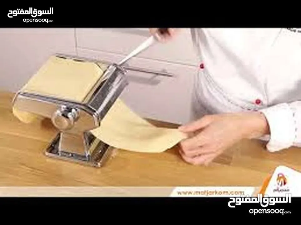 ماكنة رق و فرد العجين حسب السماكه المطلوبه لعمل معجنات و حلويات و باستا و بيتزا و لازانيا و خبز