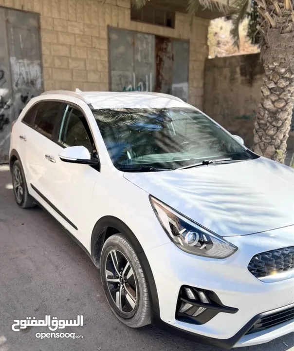 نيرو هايبر ترخيص 2020  ابيض لؤلؤي ماشي 80 الف جب كرتونة ضوء لد غرفة جلد جنط مغنيسيوم