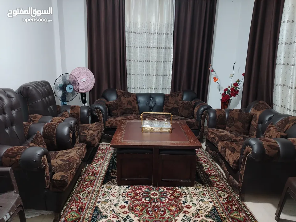طقم كنب بحالة جيدة
