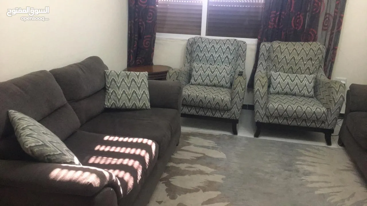 طقم كنب بحالة جيدة للبيع خشب زان
