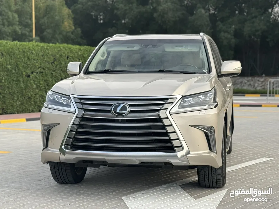 Lexus LX 570 model 2016, clean and at a good  price  لكزس ال اكس 570 موديل 2016 نظيف وسعر مناسب