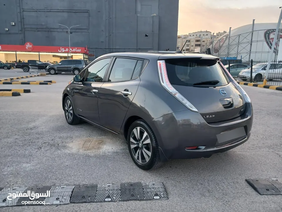 نيسان ليف SL Premium 2015 بحاله ممتازه