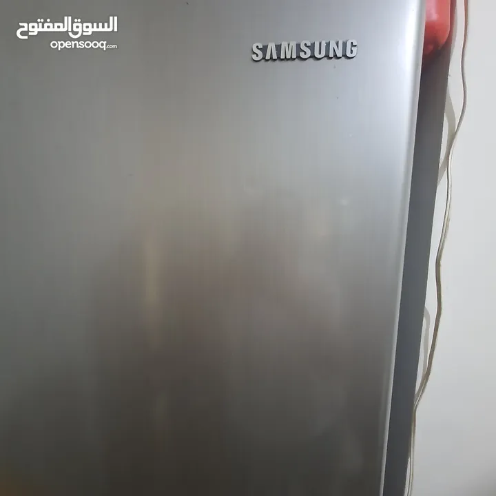ثلاجة و مكنسه و تلفزيون للبيع