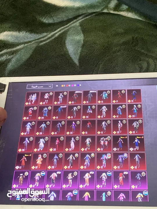 ايباد 8 فيه كسر + حساب ببجي  المكان شارع الجامعه  128G
