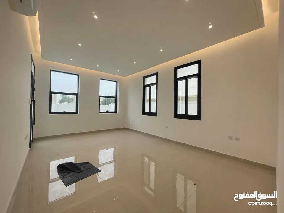 6 bedroom villa available for rent in Al jurf Ajman with good price 140.000 only