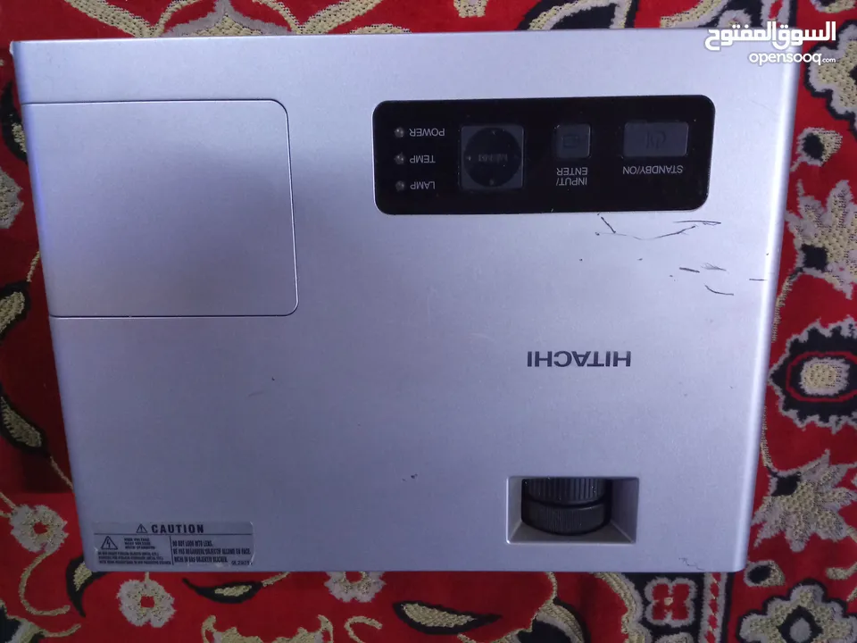 بروجكتر هيتاشيVGA موديلcpRx70....2000لومنس به مدخلAV.......VGA