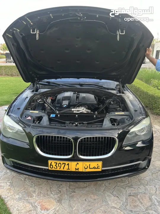 BMW Black 740 i ,