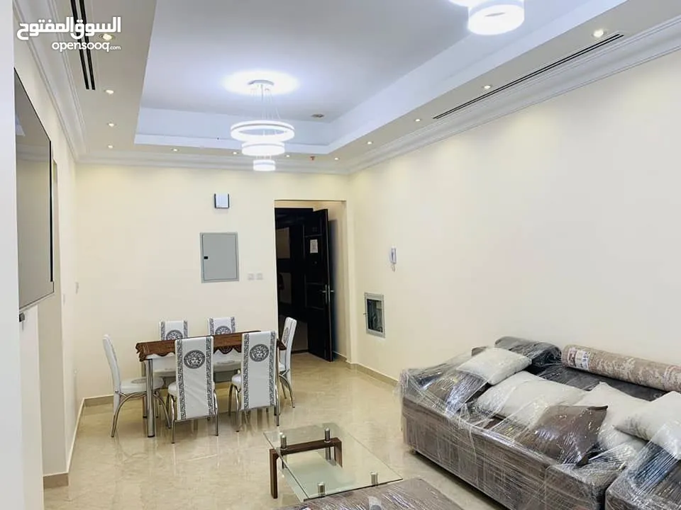 شقه 3غرف وصاله للايجار الشهرى بعجمان موقع متميز بالروضه 3 خلف مطعم بحر الامارات