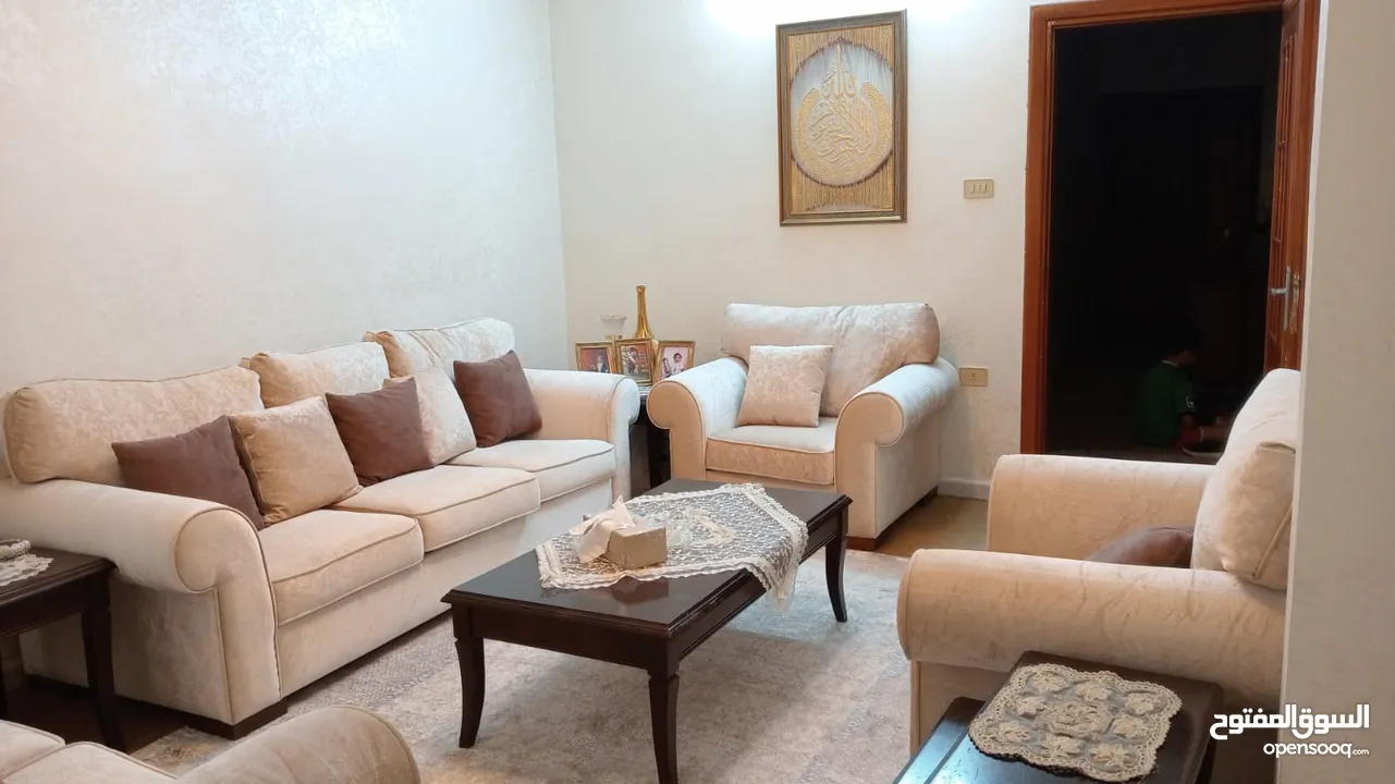 شقه ممتازة  للبيع ---اربد -مجمع الشيخ خليل
