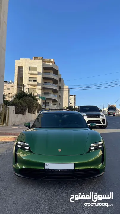 Porsche Taycan 2021 على السعر القديم