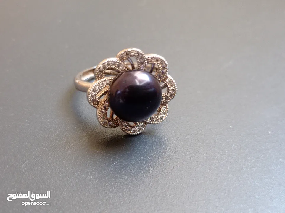 female pearl fashion ring