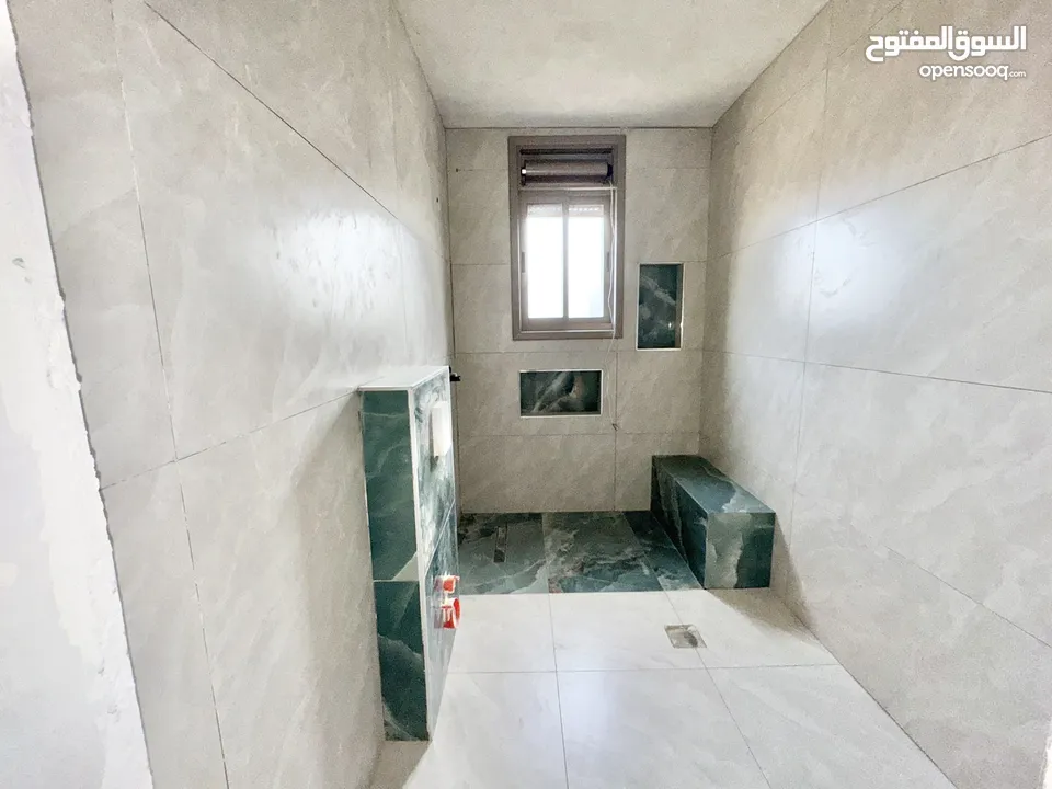 شقة جديدة وموقع مميز