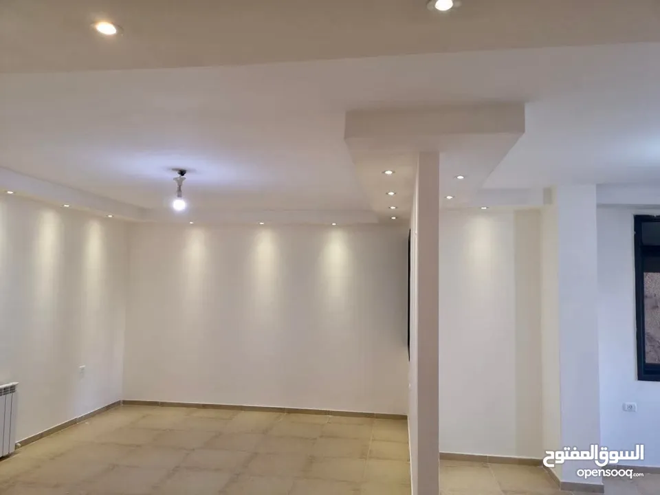 شقة للبيع في عين منجد رام الله مطلة على جبل المصيون مشرفة على منظر جميل مرتفع في مدينة رام الله