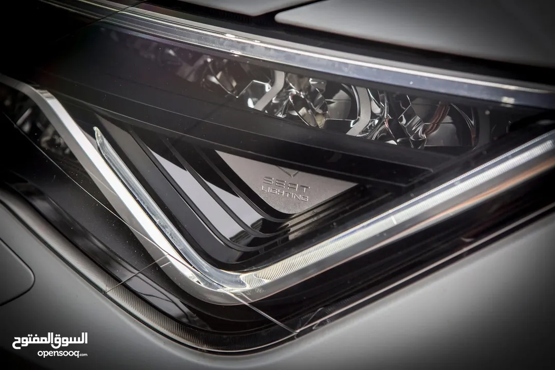 سعر مغري جداً !  ،عداد قليل ، بانوراما ،أصل اف ار و بسعر آلعرض  SEAT LEON FR 2021-