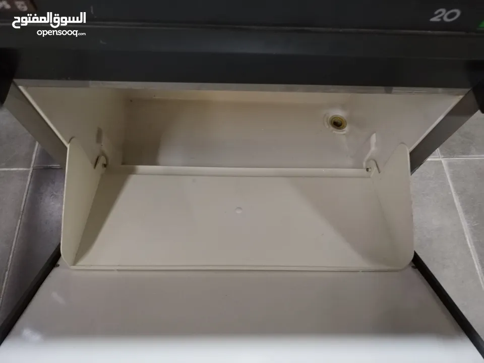 ماكينة ثلج استعمل بسيط صنع ثلاج نوع فليبس استعمل حفيف تلفون  الموقع عمان الصويفية