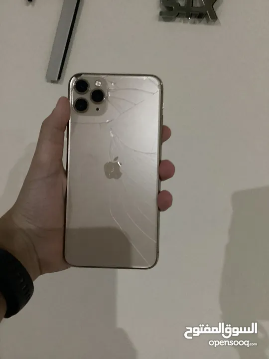 Iphone 11 pro max 265gb cracked back